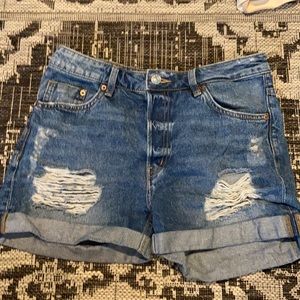 HM Distressed shorts